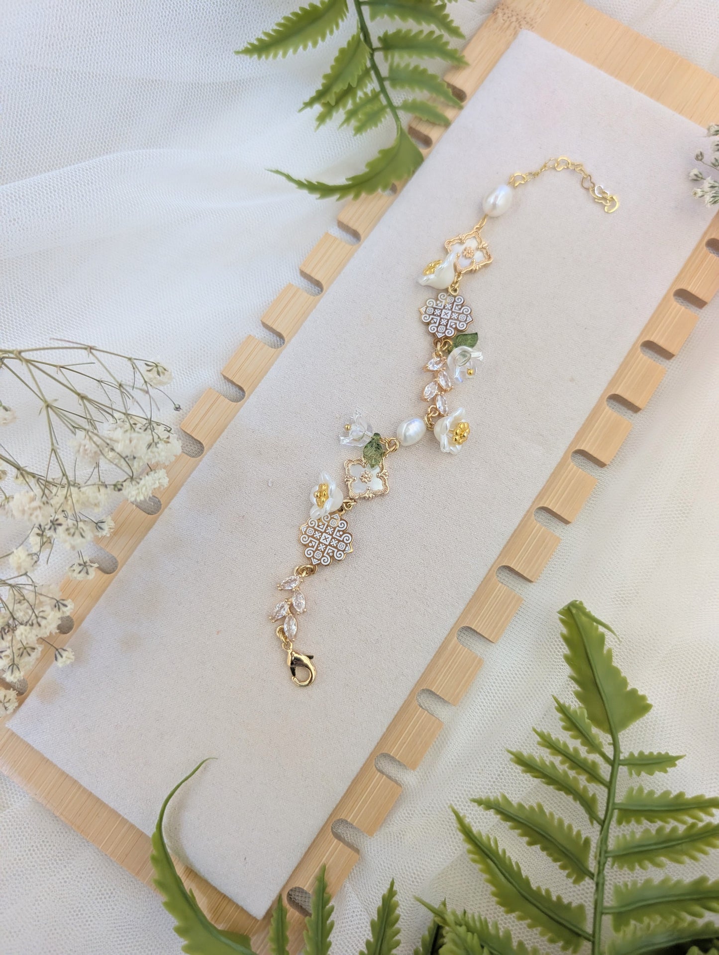 Garden Grace Vintage Shell Bracelet