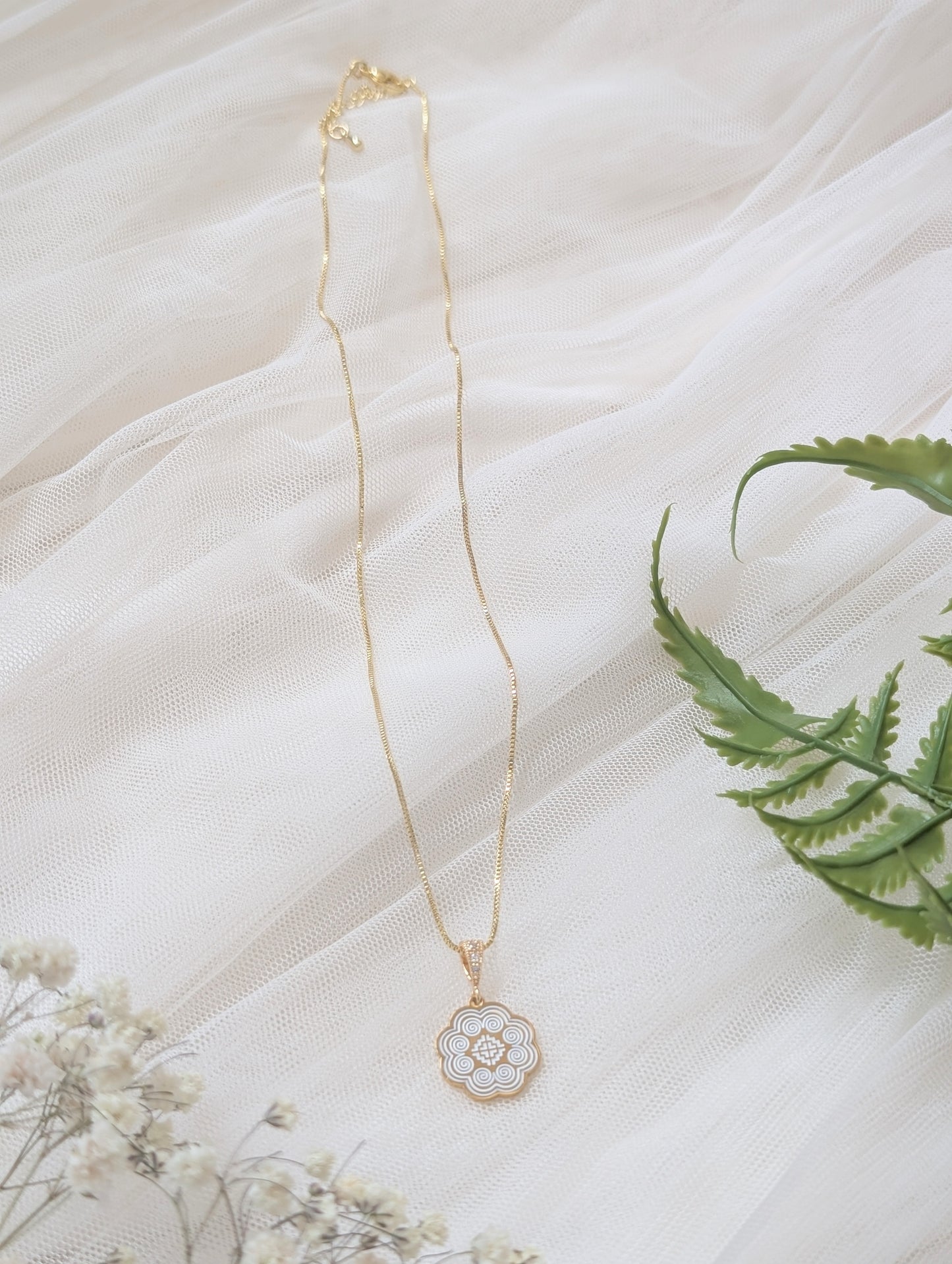 White Timeless Bond Necklace
