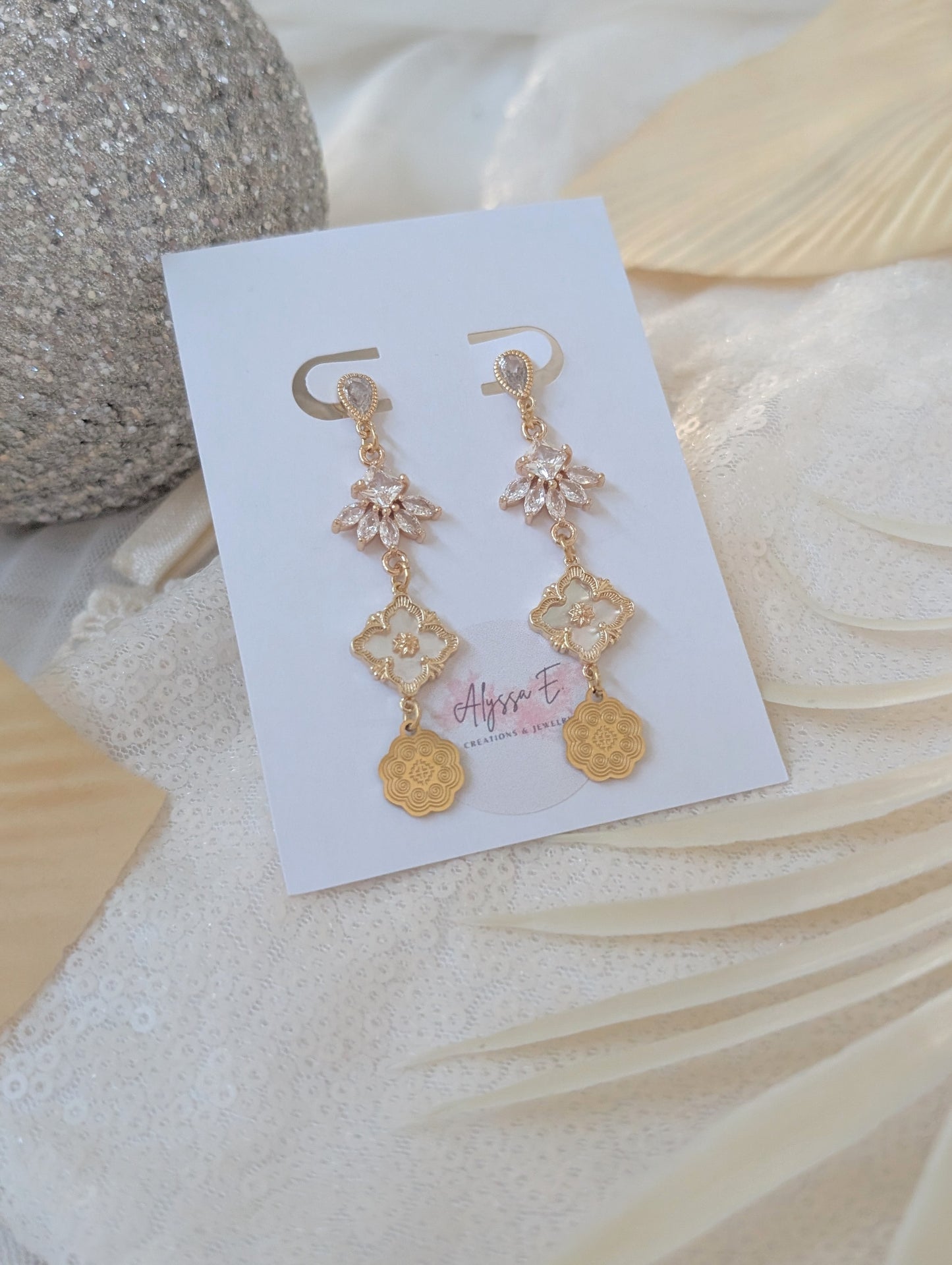 Blanc Élégance Earrings