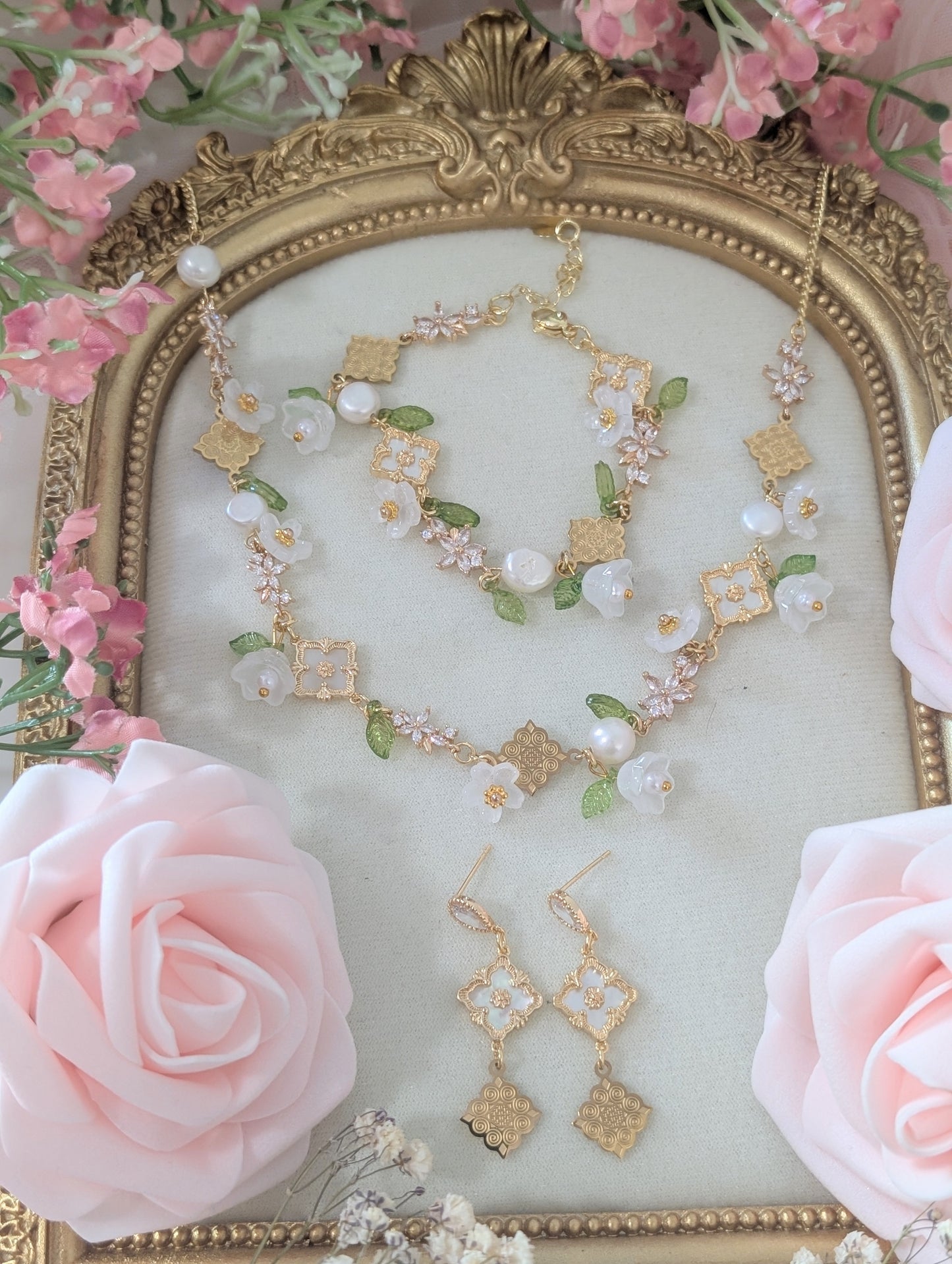 Blossom Vintage Shell Bracelet