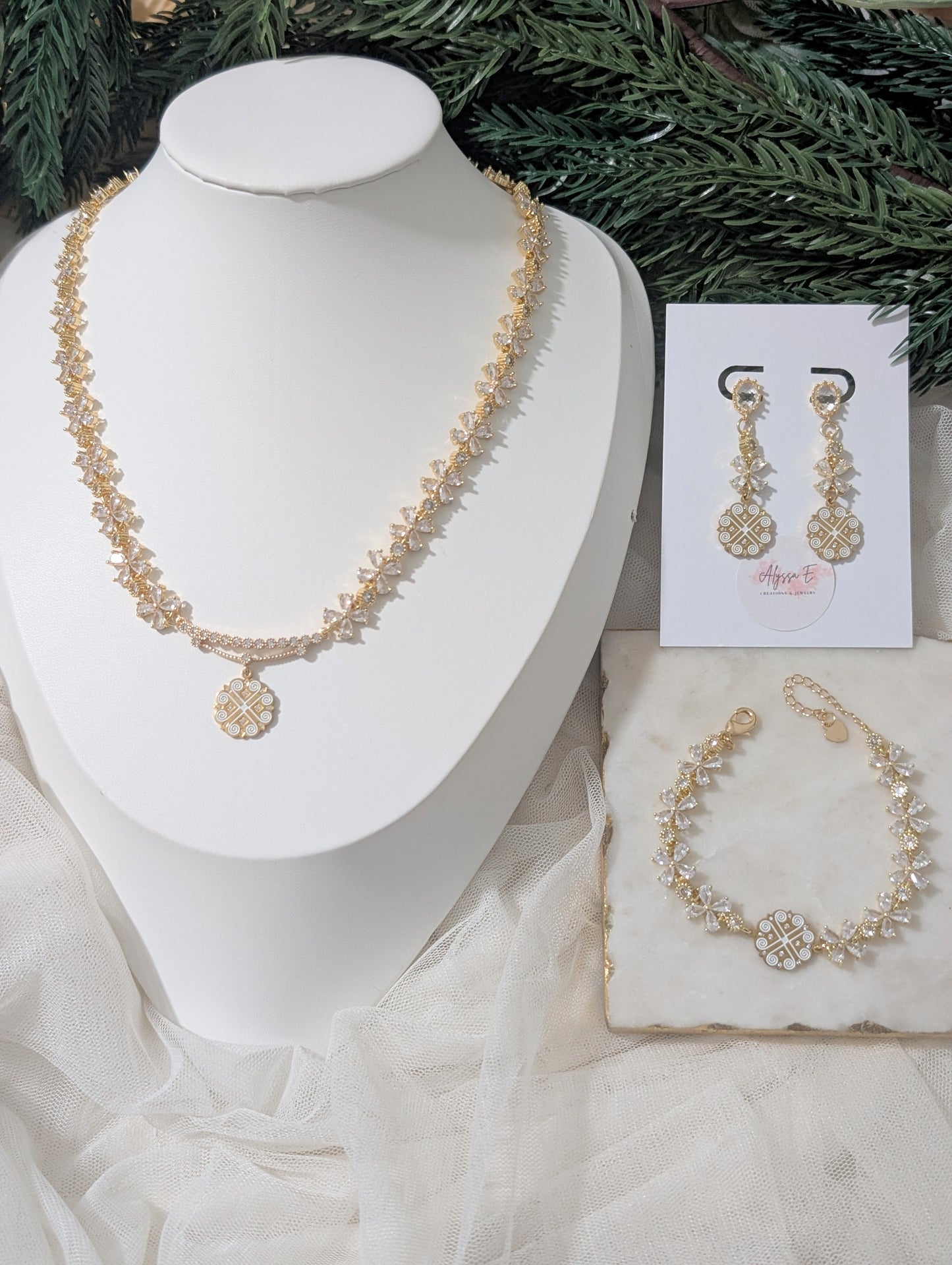 Winter Bloom Necklace