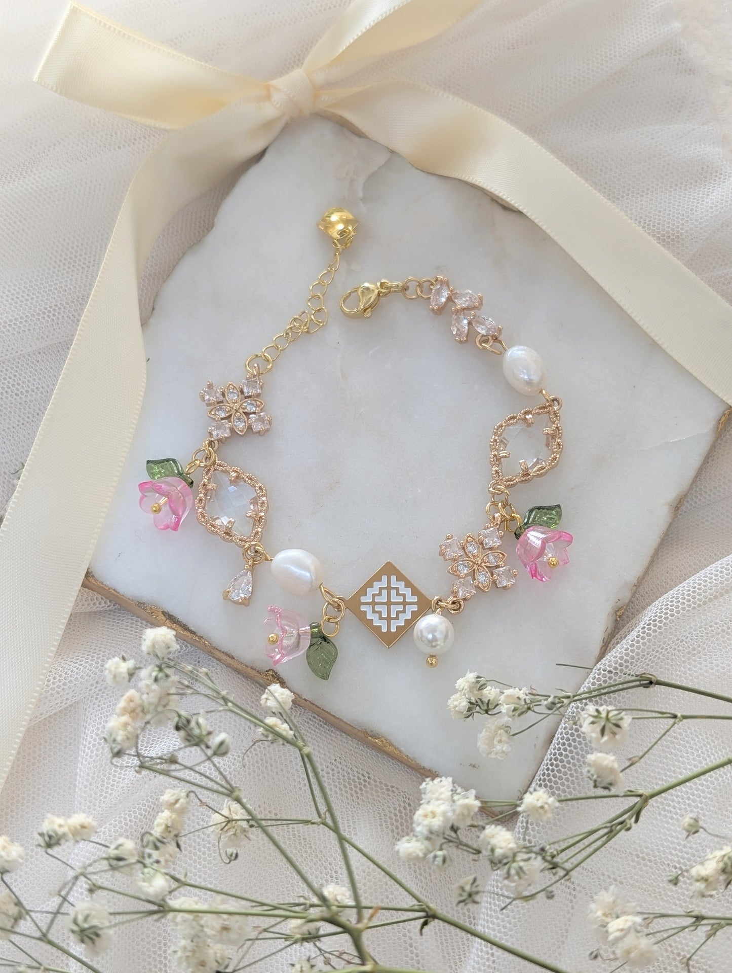 Lovely Garden Pearl Floral Bracelet
