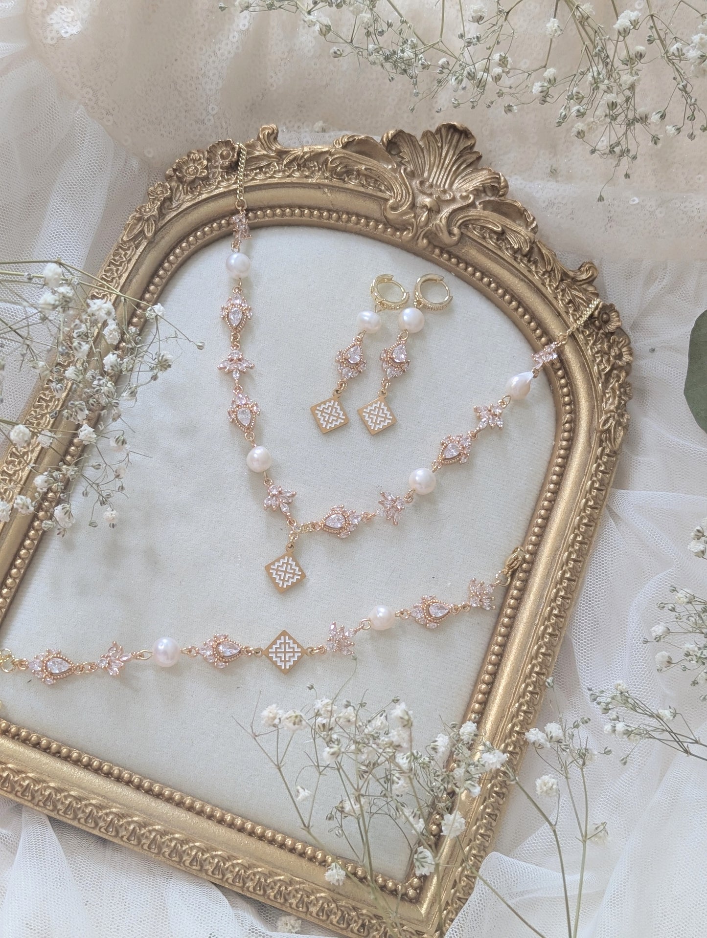 Everlasting Crystal Bracelet