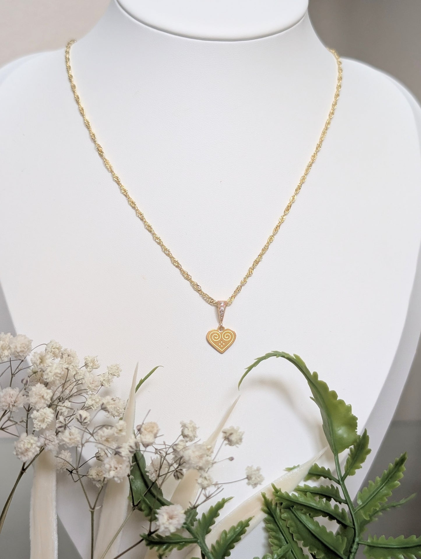 Micro Heart Pepper Seed Necklace