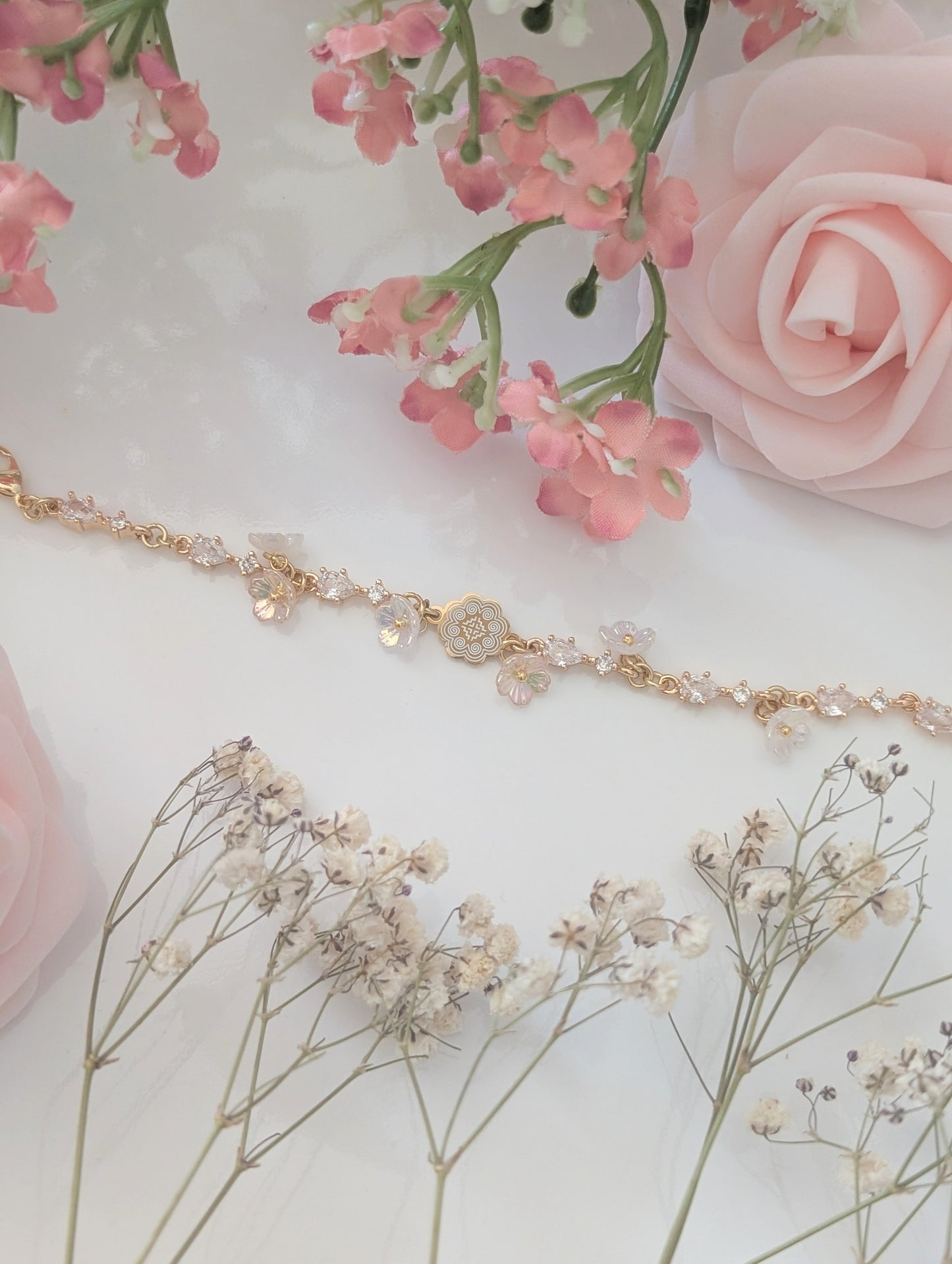Honeyblossom Minimalistic Floral Bracelet