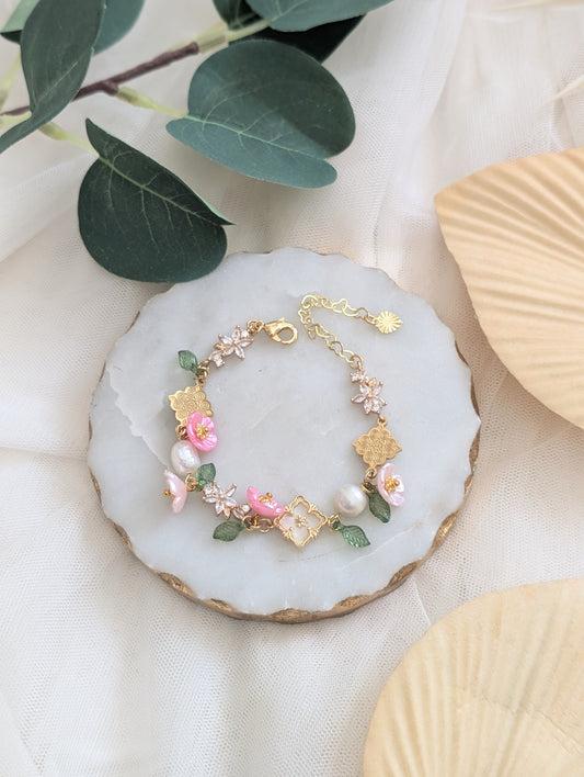 Ethereal Vintage Shell Bracelet