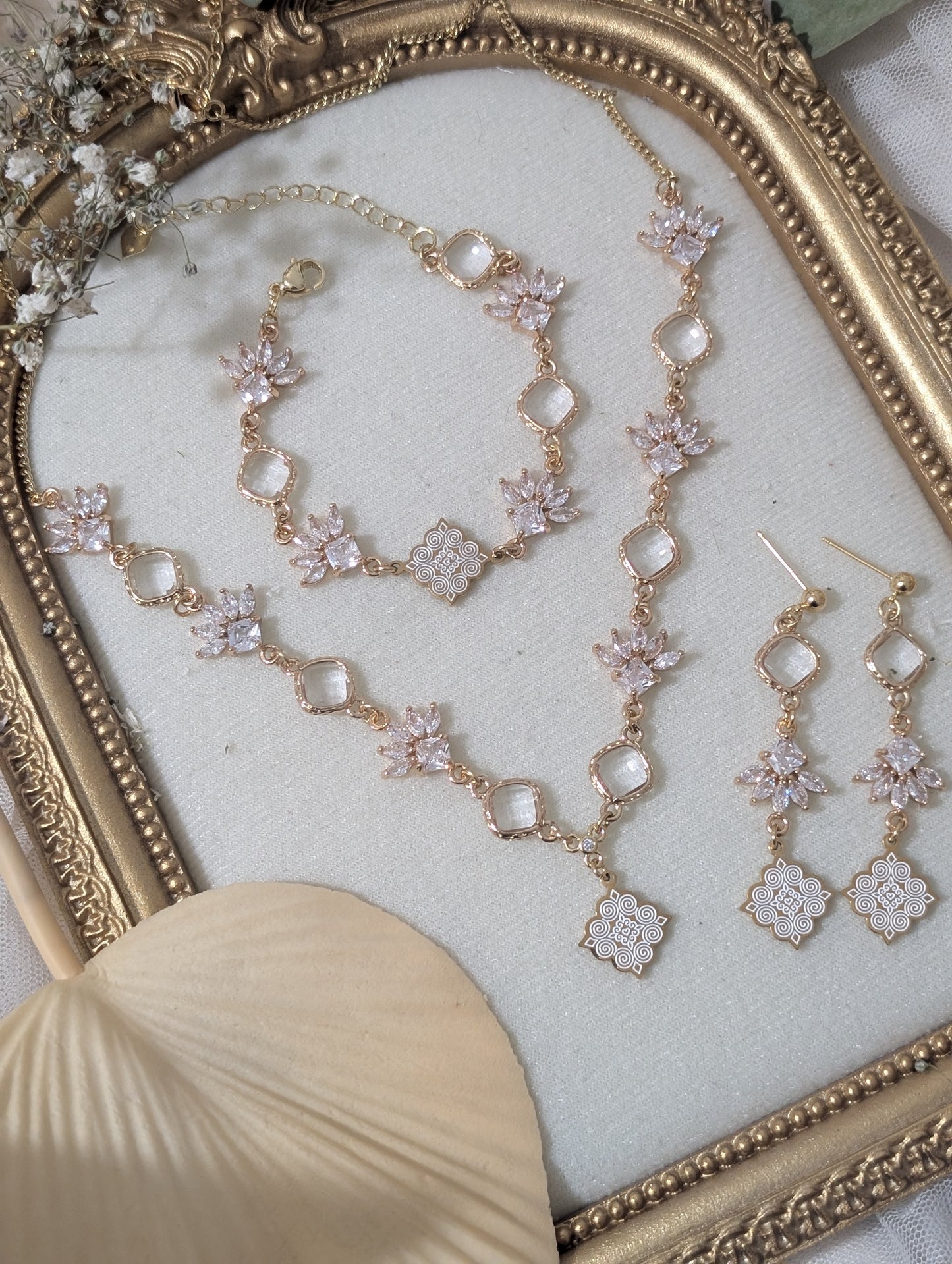 Crystelle Necklace