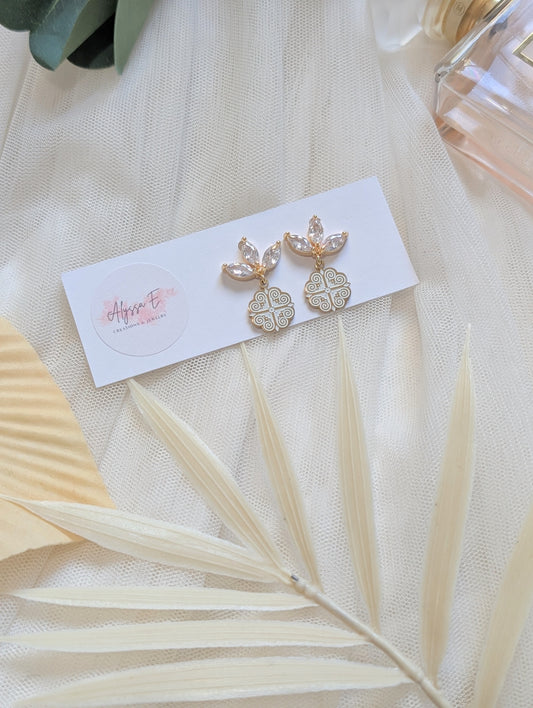 Crystal White Shining Earrings